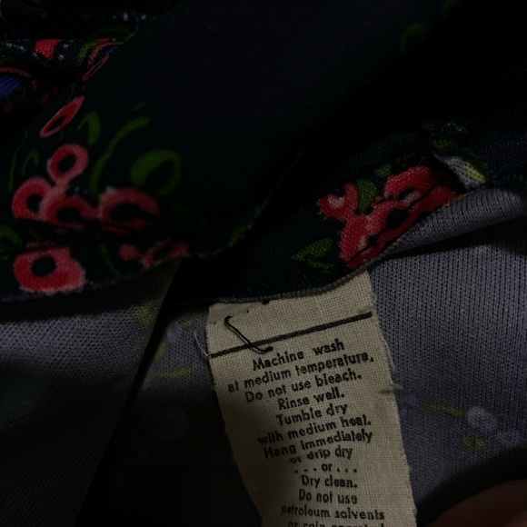 Vtg Amy Adams jacket/dress combo. Navy with red flowers. Tag size 14A - Picture 3 of 6